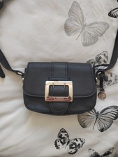 Black L Credi Munich Crossover