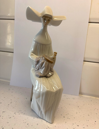 Lladró nun figurine white - figurine,