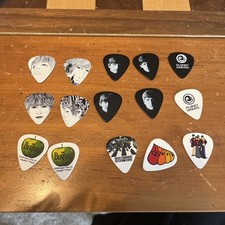 15 Guitar Picks In Tin Box