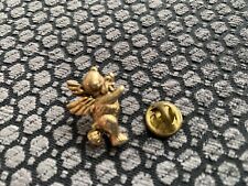 VINTAGE CAMCO TEDDY BEAR ANGEL GOLD TONE BEAR LAPEL HAT PIN WITH BOW AND WINGS
