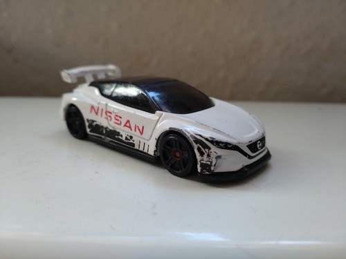 Hot wheels nissan - hot,