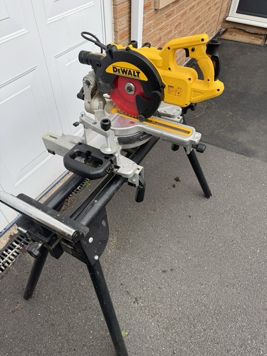 Dewalt sliding compound mitre - dewalt,
