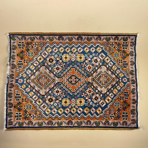 Small accent rug wool - rug, middle