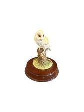 Leonardo Collection Owl Figurine – Detailed Wildlife Ornament on Wooden Base