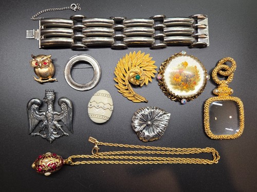 Vintage costume jewelry lot - costume,