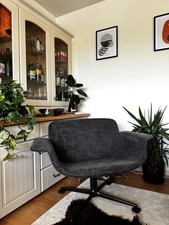 Knoll KN01 Swivel Lounge Chair