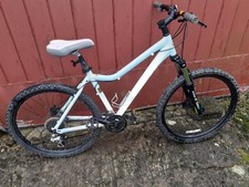 Ladies Giant Yukon Mountain Bike Size Medium