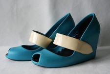 United nude rubber - blue, peep