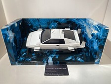 AUTOART 1:18 JAMES BOND LOTUS