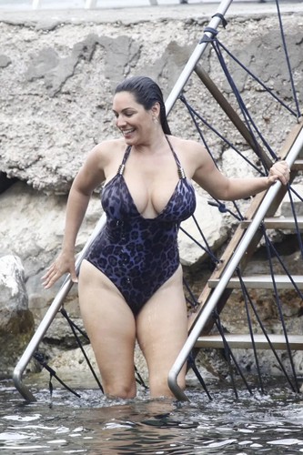Kelly brook nice swimsuit - a,
