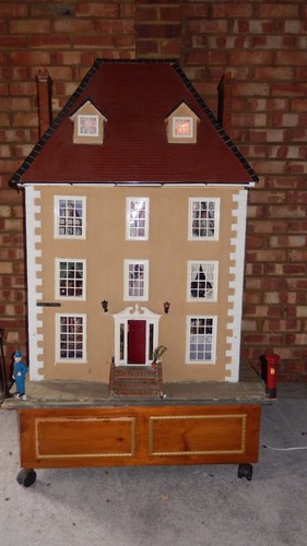 Scale dolls house complete - dolls,