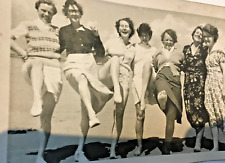 SNAPHOT  BARGAIN HUNT  /  CAN CAN   1950s  ladies leica  PARADE  JERSEY 9/13 CM