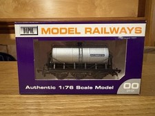 DAPOL B709 6 WHEEL MILK TANKER
