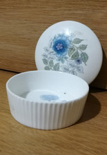 Wedgwood wedgewood bone china lidded jewellery trinket box in ice rose design