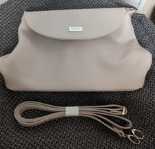 Mia Tui Oyster Laura Cross