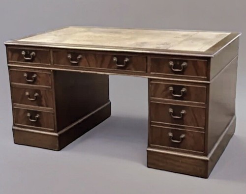 Large mahogany veneer pedestal - mahogany,