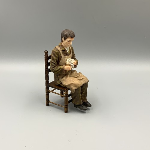 Dolls house resin seated - 1:12,