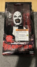 TERRIFIER ART THE CLOWN 15" INCH MDS MEGA SCALE FIGURE W/SOUND MEZCO