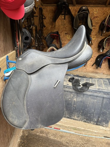 Wintec black saddle - 17", gp