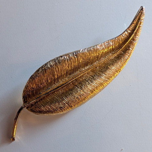 Vintage gold tone leaf - tone,