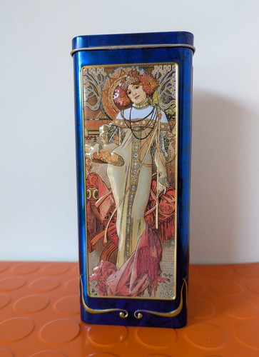 Churchill biscuit tin art - biscuit,