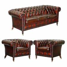 RESTORED BORDEAUX LEATHER CHESTERFIELD CLUB SUITE ARMCHAIR & SOFA ON TURNED LEGS