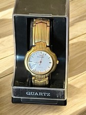 Vintage Ricardo Quartz Gold