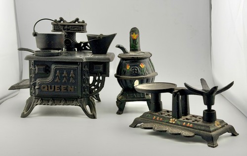 Vintage miniature queen - queen, black