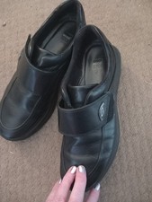 B180 Ladies Echo Black Leather Shoes Size 7 Good Condition easy fastening