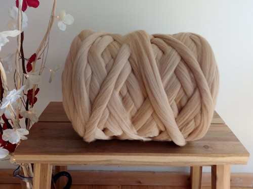 Beige merino wool tops - merino, roving