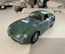 Aston Martin DB4 GT Zagato 1961 Road Signature 1:18 Diecast Model Car, New Boxed