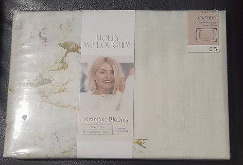Holly willoughby dramatic - holly,