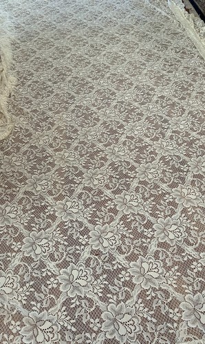 Vintage chantilly lace - ,