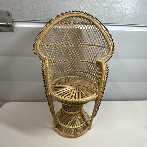 Rattan wicker peacock - 16”rattan,