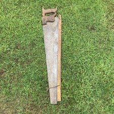 Vintage  Saw  , antique collectible woodworking carpentry 