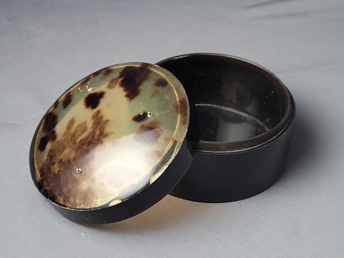 Small bakelite trinket - trinket, box