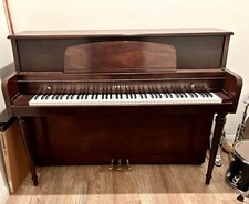 Yamaha M425 Upright Piano 44"