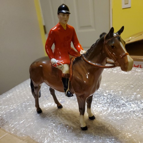 Beswick huntsman standing - beswick,