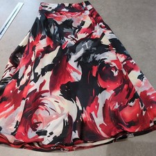 Wallis Size 18 Red Black White