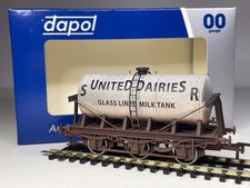 Dapol 4F-031-002 6 Wheel Milk Tank Wagon United Dairies SR Weathered - OO Gauge