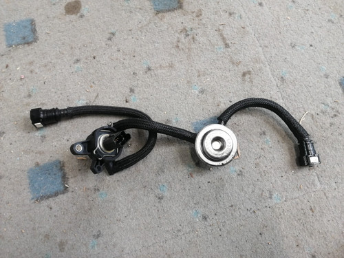 Ford focus fuel injector pipe - injector,