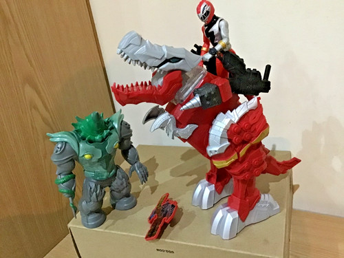 Power rangers dino - rangers, battle