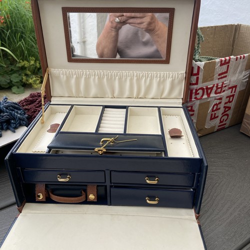 Dulwich leather jewellery box - leather,