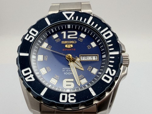 Near mint seiko 5 sports - seiko,