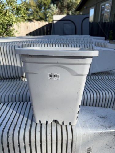 Hydrofarm white planter