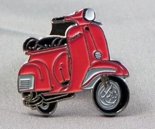 Vespa scooter pin badge