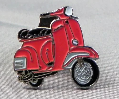 Vespa scooter pin badge