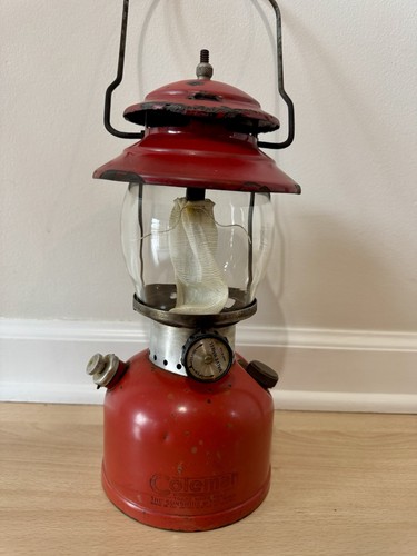 Vintage coleman red 200a - 200a, april