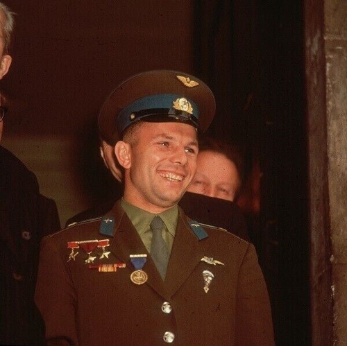 Yuri gagarin unsigned 8 - unsigned, x