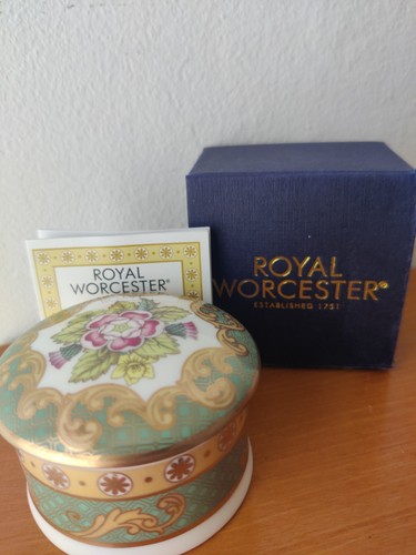 Royal worcester queen - royal,